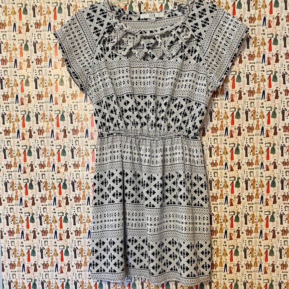 Forever 21 dress 🖤 - Picture 2 of 4